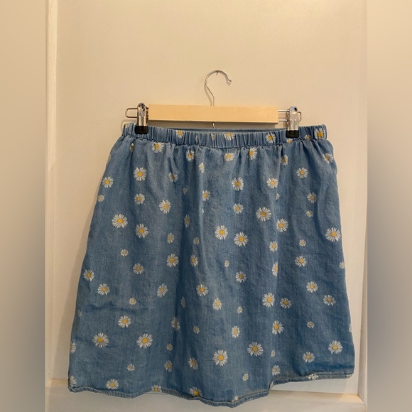 Daisy Wrap Skort - Picture 2 of 4